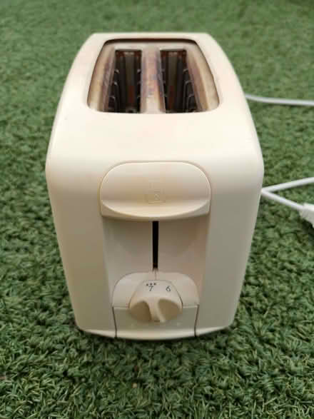 Photo of free Swan Eternal Beau 2 Slice Toaster (1 does not work) (Gorse Hill M16) #3