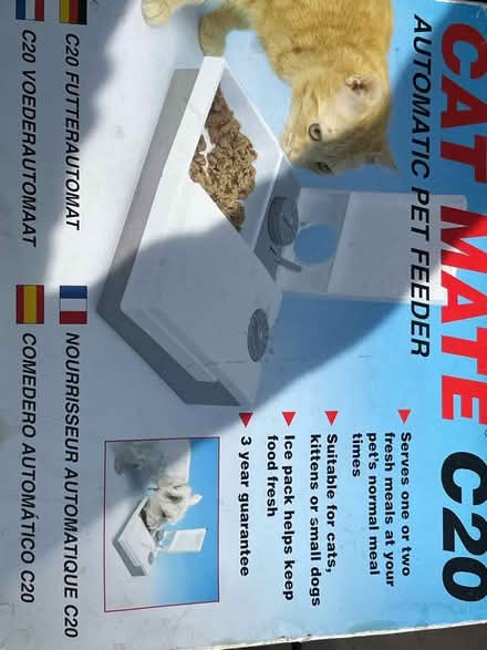 Photo of free Cat bowls and automatic feeder (Goodmayes IG3) #2