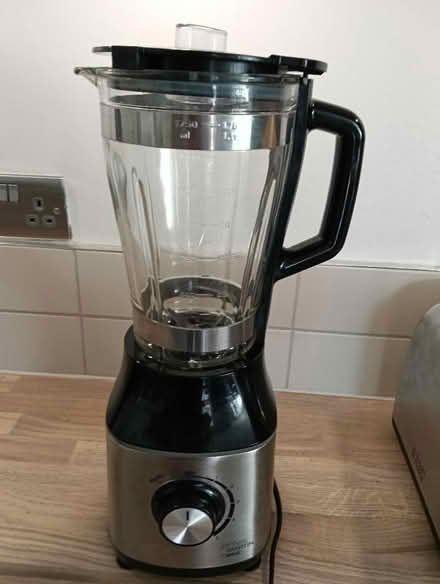 Photo of free What 1000w blender, glass jug (with internal crack) (Royston SG8) #1