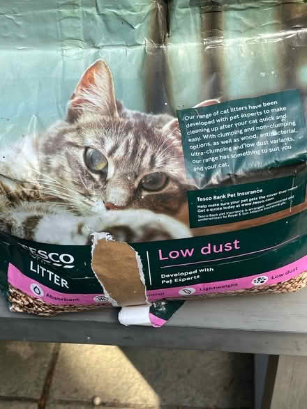 Photo of free Cat litter tray , litter and scoop (Goodmayes IG3) #3