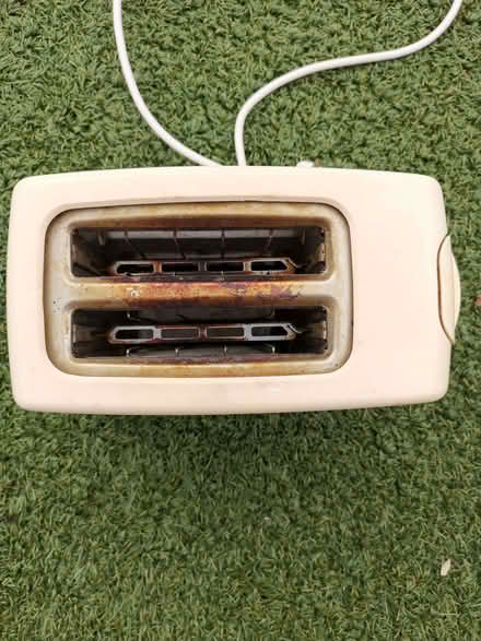 Photo of free Swan Eternal Beau 2 Slice Toaster (1 does not work) (Gorse Hill M16) #2