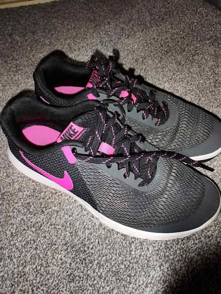 Photo of free Ladies Nike trainers 5.5 (Chesser EH14) #1