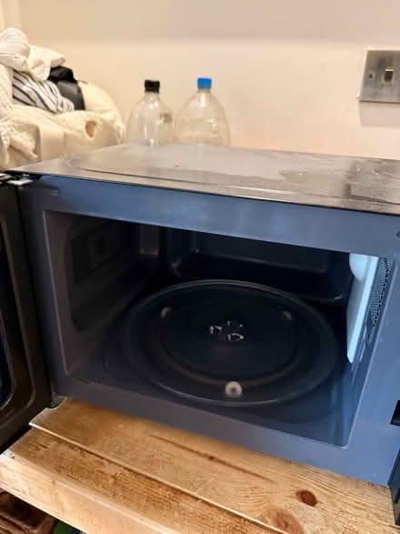 Photo of free 900w Microwave (South Norwood SE25) #2