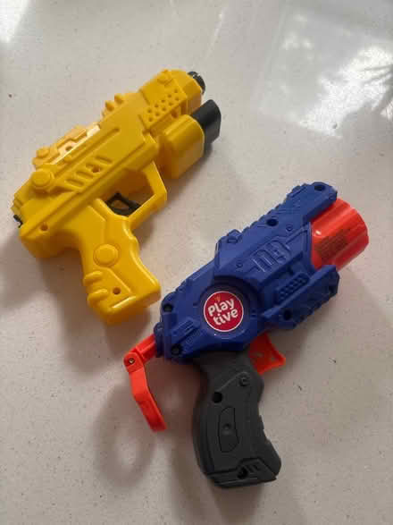 Photo of free Toy guns (KT9 Chessington) #1