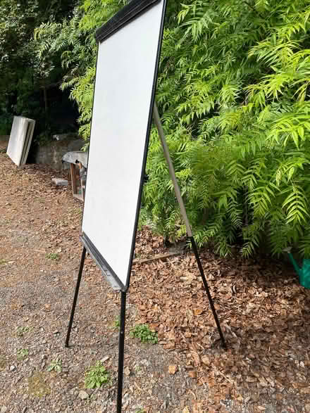 Photo of free Flip Chart stand (Bucknell SY7) #2