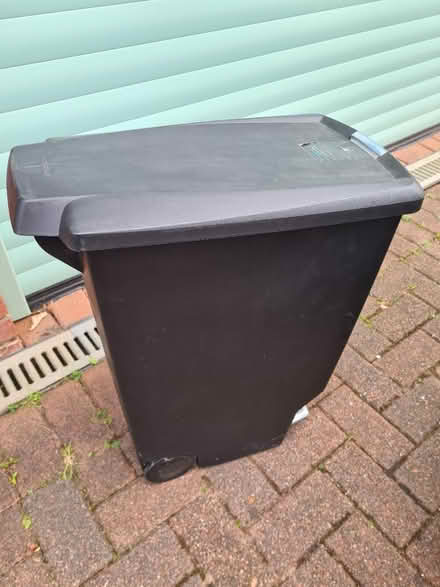 Photo of free Black 40L Plastic Bin (Thornliebank, G46) #4