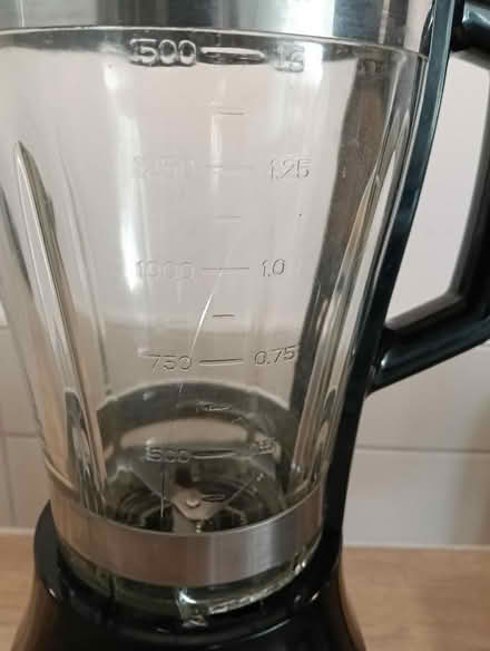 Photo of free What 1000w blender, glass jug (with internal crack) (Royston SG8) #3