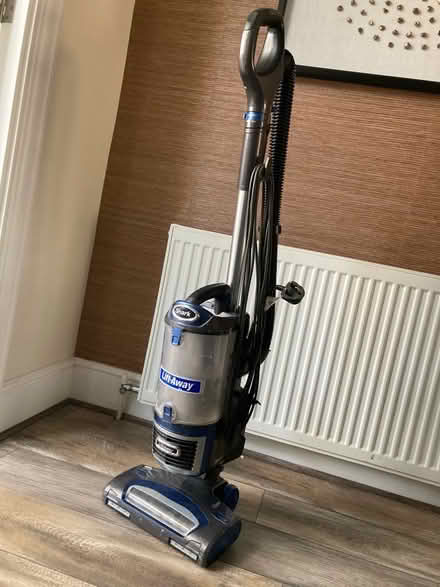 Photo of free Shark Liftaway vacuum cleaner (Beckenham BR3) #1