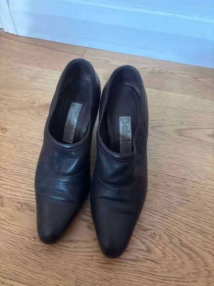 Photo of free Italian shoes (KT9 Chessington) #1
