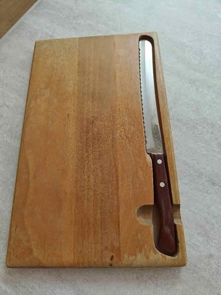Photo of free Bread board and bread knife (Woking GU22) #1