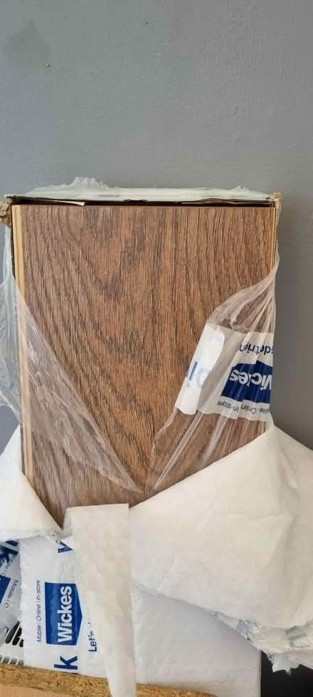 Photo of free Pack Oak Effect Laminate Flooring (CT10) #2
