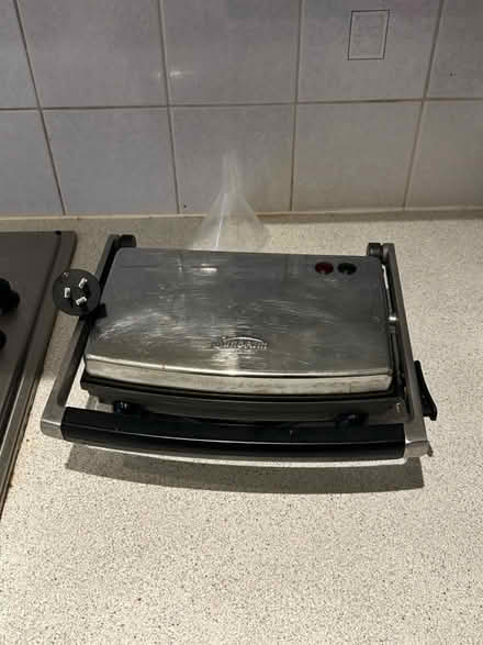 Photo of free Sandwich press with AUS plug (Hammersmith W6) #1