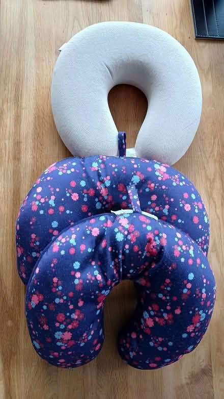 Photo of free 3 neck supports (Armitage WS15) #1