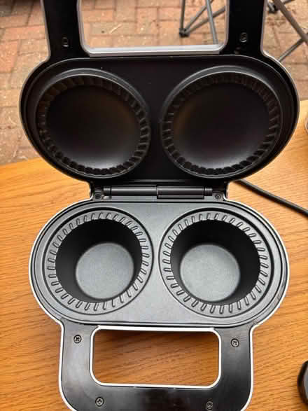 Photo of free Salter double pie maker (GU16) #1