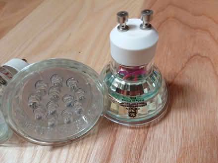 Photo of free 4 GU10 LED bulbs by GE, 1W, 28lm, 5500K (Central Lancaster LA1) #2