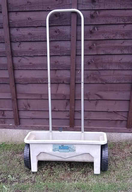 Photo of free Lawn Spreader On Offer (Lanesfield WV4) #1