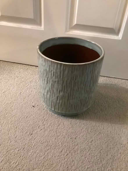 Photo of free Ceramic planter (Lower Earley RG6) #1