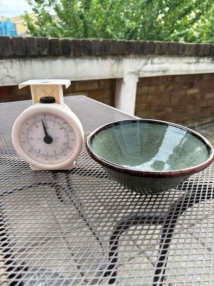 Photo of free Weighing scale & bowl (North Road, Islington (N7 9)) #1