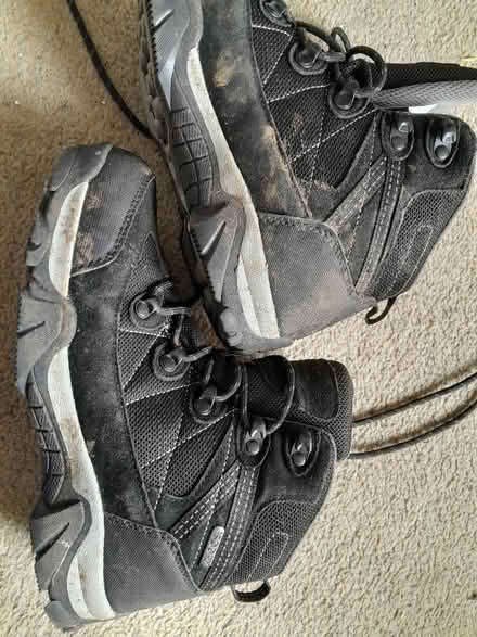 Photo of free walking boots size 5 (Smiths Estate OX28) #2