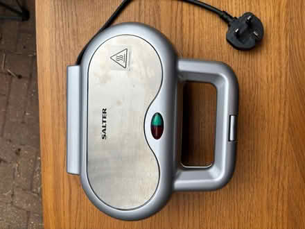 Photo of free Salter double pie maker (GU16) #2