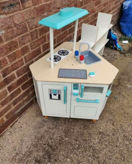 Photo of free Play kitchen (Highfields ST17) #1