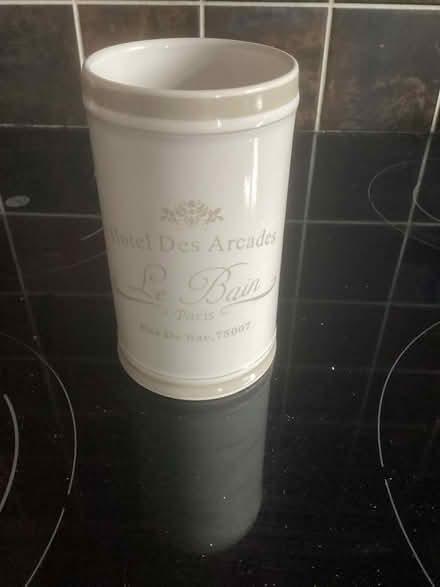 Photo of free Small china pot (Didcot, OX11) #1
