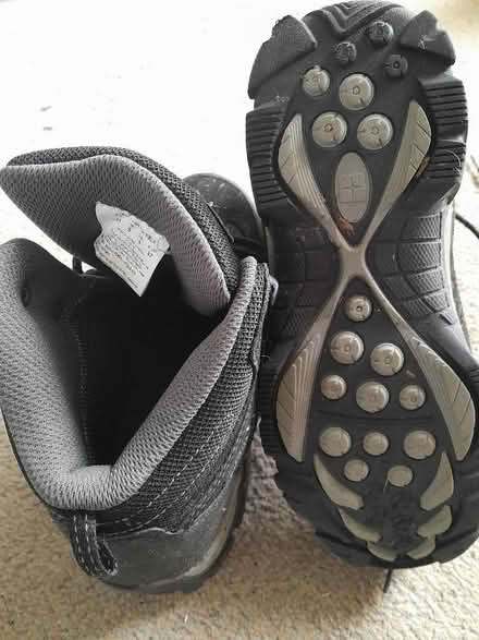 Photo of free walking boots size 5 (Smiths Estate OX28) #3