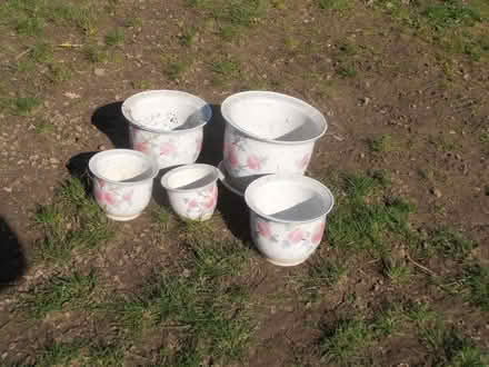 Photo of free Collection of ceramic flower pot. (Newnham RG27) #1