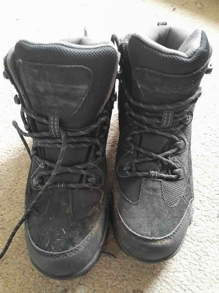 Photo of free walking boots size 5 (Smiths Estate OX28) #1