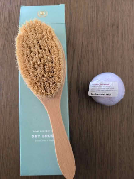 Photo of free New dry brush and bath bomb (El Cerrito) #1