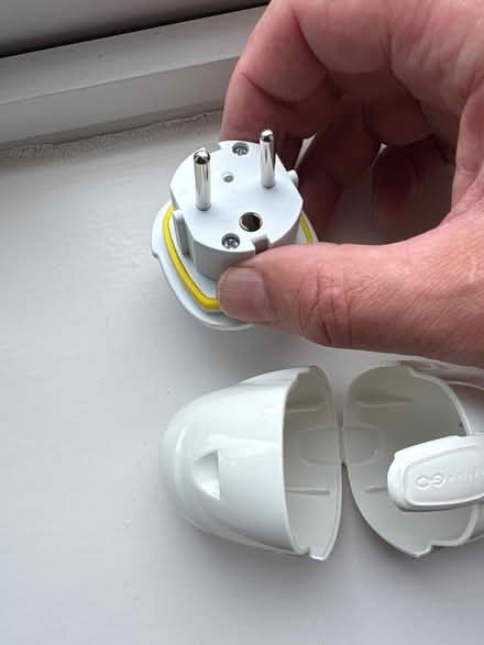 Photo of free UK plug to round 2 pin connector for travels / holiday (Worcester WR5) #2