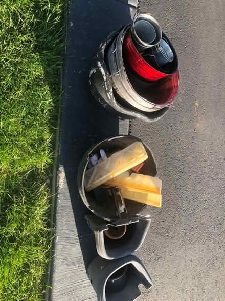 Photo of free Planters, pots, and gardening items (Glendale Heights) #1