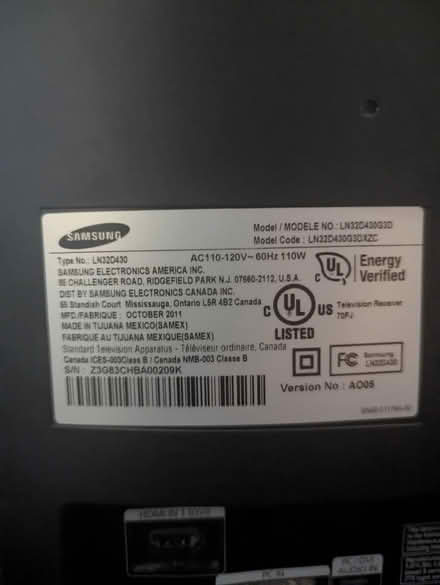 Photo of free 32" TV - not a smart tv (Little Italy) #2