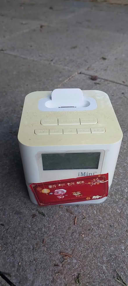 Photo of free iphone/ ipod docking speaker (Sutton) #1