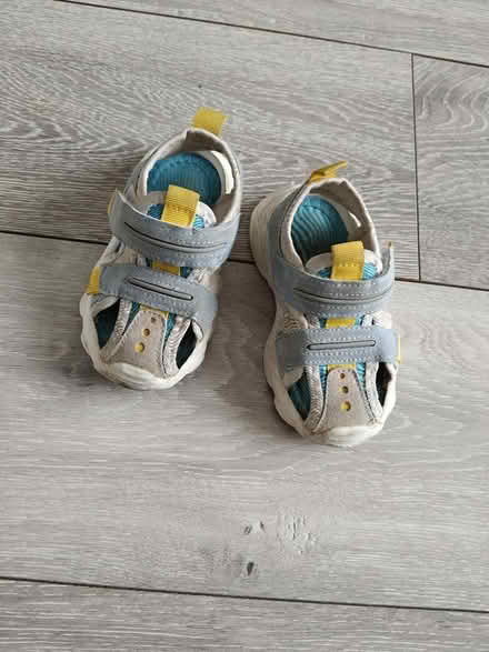 Photo of free Child sandals - size child 6 (Bennetts End HP3) #2