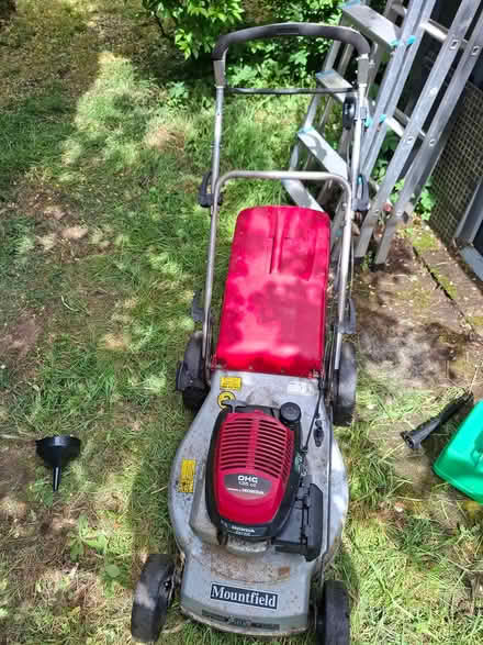 Photo of working petrol lawnmower (L25 Woolton) #1