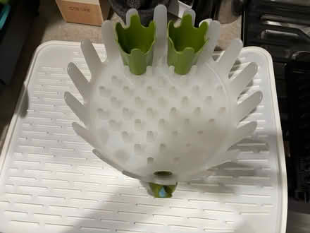 Photo of free Dish mat and drying rack (Evanston (Green Bay & Emerson)) #1