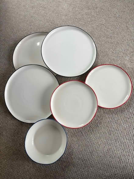 Photo of free Dinner plates and dishes (Sw20 Raynes Park) #1