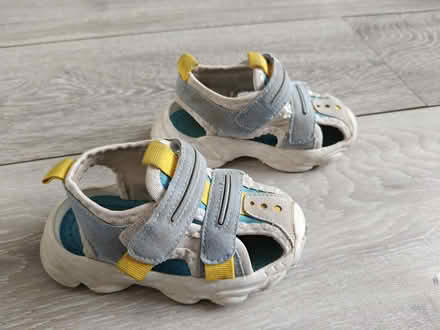 Photo of free Child sandals - size child 6 (Bennetts End HP3) #3