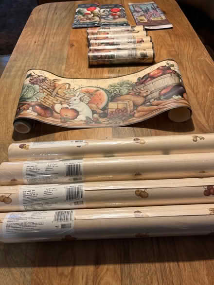Photo of free Wallpaper - prepasted vinyl (Niles) #1
