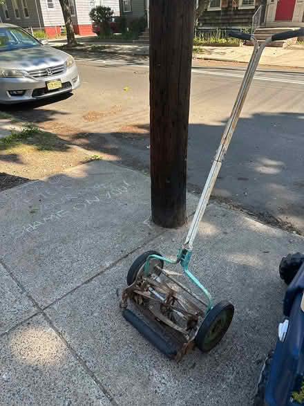 Photo of free Hand mower (New Haven (Edgewood/Howe)) #1