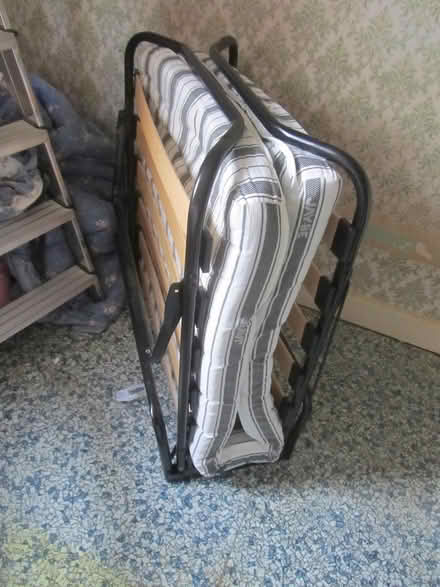 Photo of free 2 x single foldup bed with mattress (Potters bar EN6) #3
