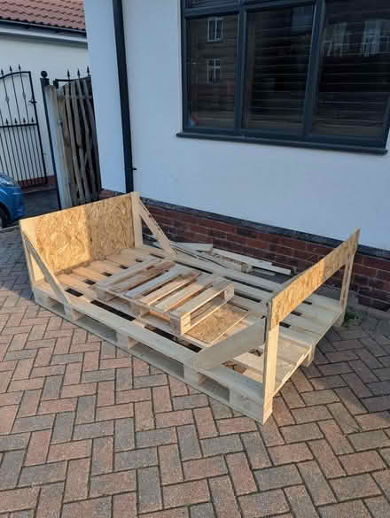 Photo of free Large pallet, small pallet, scraps (Crosspool S10) #1
