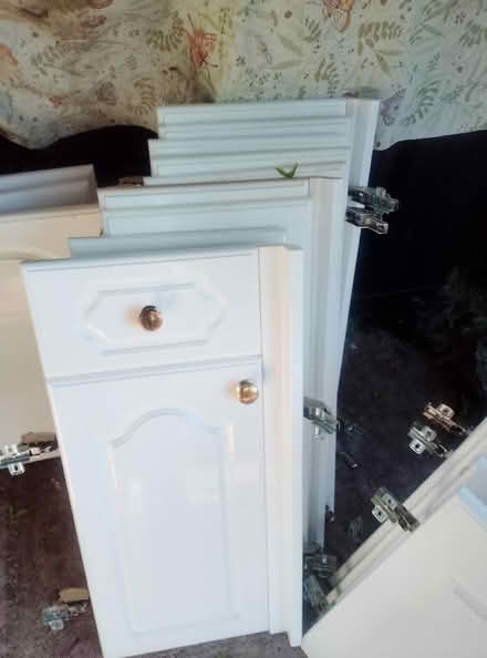 Photo of free Various white cupboard doors & drawer fronts I'll (Farmoor OX2) #4