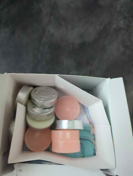 Photo of free Wax melts kit (Chessington KT9) #2