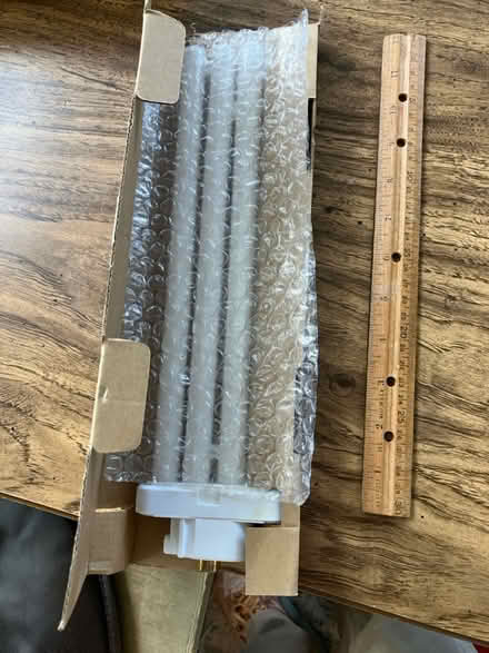 Photo of free 4-pin, 4-tube fluorescent bulb (Crestwood, NW DC) #3
