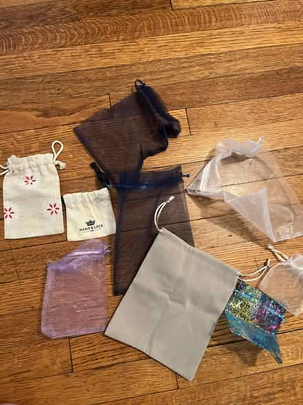 Photo of free variety of small gift boxes & bags (Kensington Brooklyn) #3