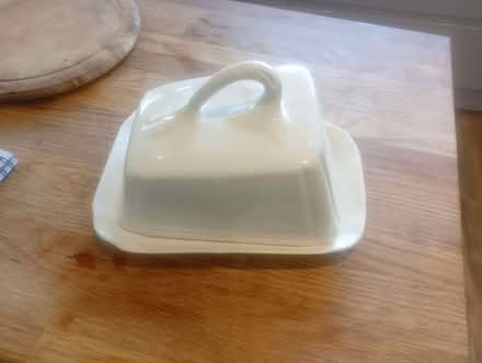 Photo of free porcelain cheese dish (Haywards Heath RH16) #1
