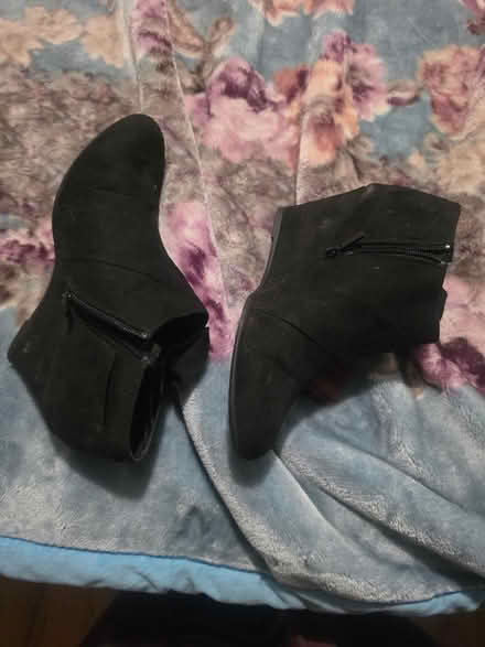 Photo of free Size 11 (Bronx) #2