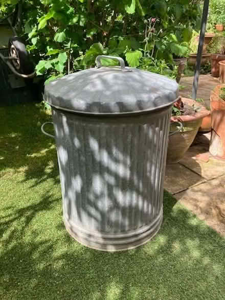 Photo of free Metal dustbin (Woodstock OX20) #1